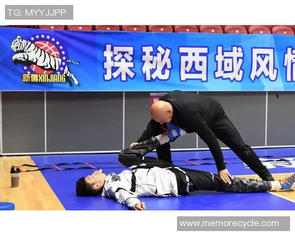 斯波谈三球争议动作认为其不脏无需追加处罚强调公平竞技精神